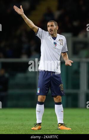 La nazionale italiana Leonardo Bonucci reagisce durante la partita di calcio del Gruppo G della Coppa del mondo FIFA 2018 tra Italia e FYR Macedonia allo Stadio Olimpico il 6 ottobre 2017 a Torino. (Foto di Mike Kireev/NurPhoto) Foto Stock