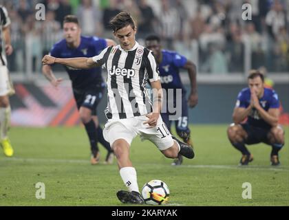 Il futuro della Juventus Paulo Dybala argentina calcia e non riesce a segnare una penalità durante la Serie a italiana Juventus vs Lazio il 14 ottobre 2017 allo stadio Allianz di Torino. (Foto di Loris Roselli/NurPhoto). Foto Stock