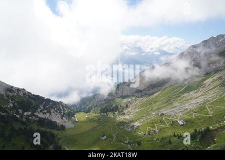 Vista dal monte Pilatus in Svizzera nella valle. Foto Stock