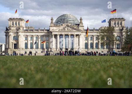 Il Reichstag, sede del Bundestag del Parlamento tedesco, è raffigurato a Berlino il 22 ottobre 2017. Il Bundestag eletto dal nee avrà la sua riunione costitutiva il 24 ottobre 2017. (Foto di Emmanuele Contini/NurPhoto) Foto Stock