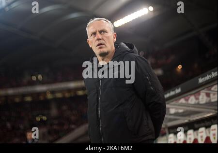 Il capo allenatore Christian Streich di Friburgo reagisce durante la partita della Bundesliga tra VfB Stuttgart e Sport-Club Friburgo alla Mercedes-Benz Arena il 29 ottobre 2017 a Stoccarda, Germania. (Foto di Bartek Langer/NurPhoto) Foto Stock