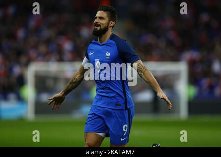 Il futuro francese Olivier Giroud festeggia dopo aver segnato un gol durante la partita di calcio amichevole tra la Francia e il Galles allo stadio Stade de France, a Saint-Denis, alla periferia di Parigi, in Francia, il 10 novembre 2017. (Foto di Mehdi Taamallah/NurPhoto) Foto Stock