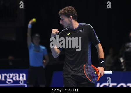 Pablo Carreno Busta di Spagna festeggia durante la partita di single contro Dominic Thiem d'Austria il quarto giorno delle finali del 2017 Nitto ATP World Tour alla O2 Arena del 15 novembre 2017 a Londra, Inghilterra. (Foto di Alberto Pezzali/NurPhoto) Foto Stock