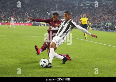 Douglas Costa (Juventus FC) in azione durante la partita di calcio della UEFA Champions League (Gruppo D) tra Juventus FC e FC Barcelona, presso lo Stadio Allianz, il 22 novembre 2017 a Torino. (Foto di Massimiliano Ferraro/NurPhoto) Foto Stock