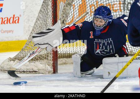 I giocatori sul ghiaccio durante la partita di hockey dei Campionati del mondo Ringette 2017 tra le nazionali finlandesi e statunitensi all'Hershey Centre di Mississauga, ON, Canada, il 28 novembre 2017. (Foto di Anatoliy Cherkasov/NurPhoto) Foto Stock