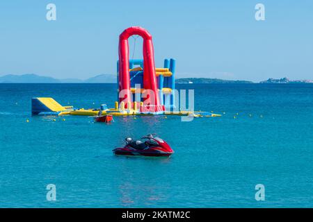 Spiaggia di Ipsos, Kato Agios Markos, Corfù. Foto Stock