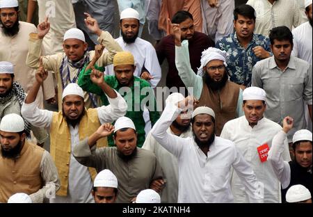 Gli attivisti di Islami Andolan Bangladesh hanno indovinato una processione a Dhaka venerdì 8 dicembre 2017 protestando contro la decisione degli Stati Uniti di riconoscere Gerusalemme come capitale di Israelâ. (Foto di Sony Ramany/NurPhoto) Foto Stock