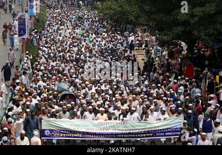 Gli attivisti di Islami Andolan Bangladesh hanno indovinato una processione a Dhaka venerdì 8 dicembre 2017 protestando contro la decisione degli Stati Uniti di riconoscere Gerusalemme come capitale di Israelâ. (Foto di Sony Ramany/NurPhoto) Foto Stock