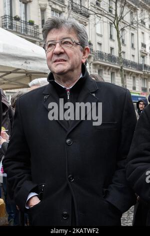 Partito di estrema sinistra francese la France membro del Parlamento Jean-Luc Melenchon partecipa a un'assemblea di ispettori del lavoro dinanzi al Ministero della Salute e degli Affari sociali per il rispetto delle libertà sindacali presso l'ispettorato del lavoro di Parigi (Francia) il 14 dicembre 2017. (Foto di Julien Mattia/NurPhoto) Foto Stock