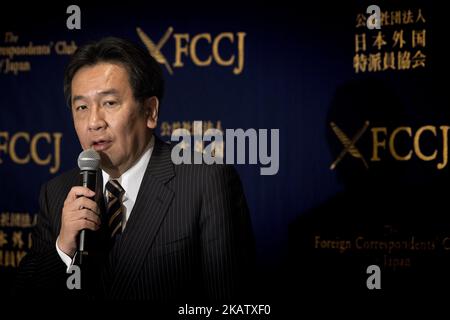 Yukio Edano, leader del Partito democratico costituzionale (CDP), parla delle attività del suo nascente partito e del ruolo che esso svolgerà nel mutevole panorama politico durante la conferenza stampa del Foreign Corinterpelled Press Club ( FCCJ ) a Tokyo, Giappone, il 18 dicembre 2017. Il crollo del principale partito democratico dell’opposizione, poco prima della fusione pre-elettorale con un gruppo emergente guidato dall’allora governatore popolare e conservatore di Tokyo Yuriko Koike, ha portato la sua ala liberale a formare separatamente il Partito democratico costituzionale (CDP). Il CDP ha battuto le probabilità diventare il grande Foto Stock