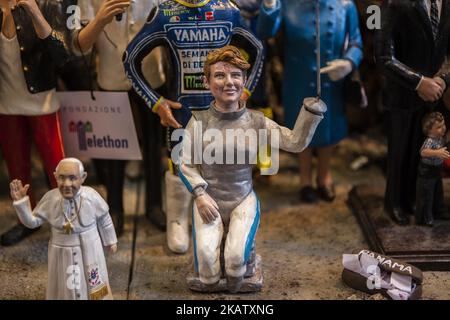 Beatrice Vio fencer è stata vista in 'Via San Gregorio Armeno' a Napoli, Italia, il 18 dicembre 2017. Varie sculture vengono vendute in via San Gregorio Armeno, una strada famosa per le sue botteghe artigiane che vendono mostre di presepi a Napoli. (Foto di Paolo Manzo/NurPhoto) Foto Stock