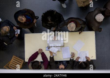 Più di 5 milioni di cittadini possono votare le ellezioni regionali della Catalogna dopo il blocco del governo spagnolo di autonomia catalana il 21 dicembre 2017. Barcellona, Catalogna, Spagna. (Foto di Miquel Llop/NurPhoto) Foto Stock