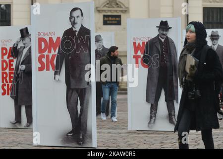 L'esposizione all'aperto "Padri dell'Indipendenza" in Piazza Szczepanski di Cracovia avvicina l'inizio della celebrazione del Centenario dell'Indipendenza Polacca. La ricostruzione dello Stato polacco dopo 123 anni di spartizione è stata una svolta storica. Lo sforzo di molti polacchi, il loro impegno e sacrificio durante la prima guerra mondiale, insieme con vigorose azioni diplomatiche, ha portato alla creazione della seconda Repubblica di Polonia. L'intero processo è stato guidato dai Padri d'Indipendenza. Giovedì, 7 dicembre 2017, a Cracovia, Polonia. (Foto di Artur Widak/NurPhoto) Foto Stock