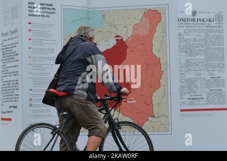 L'esposizione all'aperto "Padri dell'Indipendenza" in Piazza Szczepanski di Cracovia avvicina l'inizio della celebrazione del Centenario dell'Indipendenza Polacca. La ricostruzione dello Stato polacco dopo 123 anni di spartizione è stata una svolta storica. Lo sforzo di molti polacchi, il loro impegno e sacrificio durante la prima guerra mondiale, insieme con vigorose azioni diplomatiche, ha portato alla creazione della seconda Repubblica di Polonia. L'intero processo è stato guidato dai Padri d'Indipendenza. Giovedì, 7 dicembre 2017, a Cracovia, Polonia. (Foto di Artur Widak/NurPhoto) Foto Stock