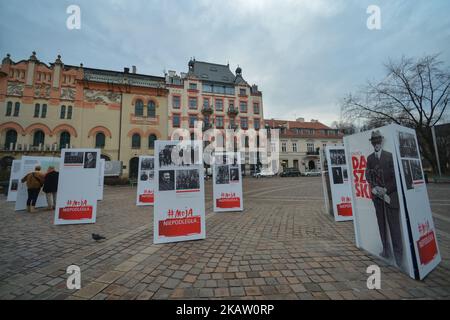 L'esposizione all'aperto "Padri dell'Indipendenza" in Piazza Szczepanski di Cracovia avvicina l'inizio della celebrazione del Centenario dell'Indipendenza Polacca. La ricostruzione dello Stato polacco dopo 123 anni di spartizione è stata una svolta storica. Lo sforzo di molti polacchi, il loro impegno e sacrificio durante la prima guerra mondiale, insieme con vigorose azioni diplomatiche, ha portato alla creazione della seconda Repubblica di Polonia. L'intero processo è stato guidato dai Padri d'Indipendenza. Giovedì, 7 dicembre 2017, a Cracovia, Polonia. (Foto di Artur Widak/NurPhoto) Foto Stock