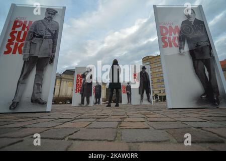 L'esposizione all'aperto "Padri dell'Indipendenza" in Piazza Szczepanski di Cracovia avvicina l'inizio della celebrazione del Centenario dell'Indipendenza Polacca. La ricostruzione dello Stato polacco dopo 123 anni di spartizione è stata una svolta storica. Lo sforzo di molti polacchi, il loro impegno e sacrificio durante la prima guerra mondiale, insieme con vigorose azioni diplomatiche, ha portato alla creazione della seconda Repubblica di Polonia. L'intero processo è stato guidato dai Padri d'Indipendenza. Giovedì, 7 dicembre 2017, a Cracovia, Polonia. (Foto di Artur Widak/NurPhoto) Foto Stock