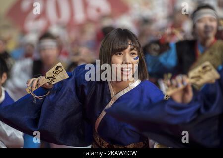 I ballerini Kouchi Yosakoi della prefettura di Kouchi suonano durante il 10th° Festival di Furusato (Hometown) Matsuri Tokyo al Tokyo Dome di Bunkyo Ward, il 13 gennaio 2018. Furusato Matsuri è un evento molto popolare che si tiene ogni anno al Tokyo Dome a gennaio con circa 400 mila partecipanti, è uno dei più grandi eventi collettivi del Giappone sul tema delle performance tradizionali â€œmatsuriâ€. (Foto di Alessandro di Ciommo/NurPhoto) Foto Stock