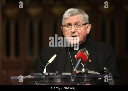 Thomas Christopher Collins, il cardinale canadese della Chiesa cattolica e l'arcivescovo di Toronto, esegue una messa speciale per commemorare la speciale visita canadese dell'avambraccio di San Francesco Saverio, una santa popolare venerata dai cattolici di tutto il mondo, nella Basilica della Cattedrale di San Michele a Toronto, Ontario, Canada, Il 12 gennaio 2018. La reliquia cattolica sacra di 466 anni attingerà circa 100.000 persone durante la visita canadese di 15 città. Il corpo di San Francesco Saverio, sepolto a Goa, in India, e la reliquia del suo braccio, sono incorrotti (non hanno vissuto il decadimento naturale fin dai ciao Foto Stock