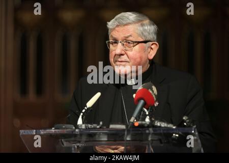 Thomas Christopher Collins, il cardinale canadese della Chiesa cattolica e l'arcivescovo di Toronto, esegue una messa speciale per commemorare la speciale visita canadese dell'avambraccio di San Francesco Saverio, una santa popolare venerata dai cattolici di tutto il mondo, nella Basilica della Cattedrale di San Michele a Toronto, Ontario, Canada, Il 12 gennaio 2018. La reliquia cattolica sacra di 466 anni attingerà circa 100.000 persone durante la visita canadese di 15 città. Il corpo di San Francesco Saverio, sepolto a Goa, in India, e la reliquia del suo braccio, sono incorrotti (non hanno vissuto il decadimento naturale fin dai ciao Foto Stock