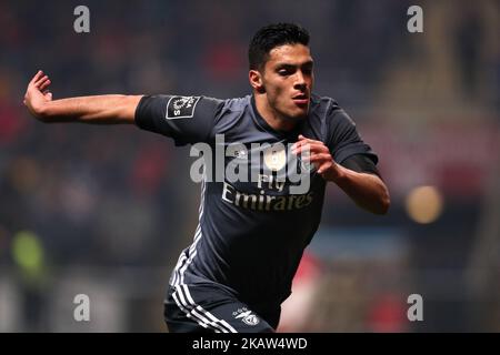 Il futuro messicano di BENfica Raul Jimenez festeggia dopo aver segnato un gol durante la partita della Premier League 2017/18 tra SC Braga e SL BENfica, allo stadio Municipal de Braga di Braga il 13 gennaio 2018. (Foto di Paulo Oliveira / DPI / NurPhoto) Foto Stock