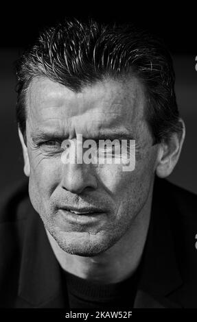 (NOTA PER I REDATTORI: Le immagini sono state convertite in bianco e nero) Juan Carlos Unzue allenatore capo del Real Club Celta de Vigo guarda prima del gioco la Liga tra Levante UD e Real Club Celta de Vigo allo stadio Ciutat de Valencia il 14 gennaio 2018 a Valencia, Spagna (Foto di David Aliaga/NurPhoto) Foto Stock