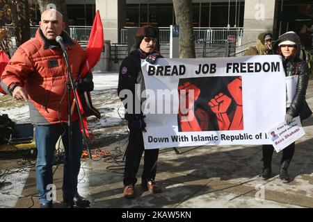 I Canadesi iraniani partecipano a una protesta contro la Repubblica islamica dell'Iran a Toronto, Ontario, Canada, il 14 gennaio 2018. I manifestanti hanno dimostrato la loro solidarietà ai dimostranti anti anti-governativi in Iran e il loro sostegno a una rivolta nazionale del popolo iraniano. I manifestanti hanno chiesto un cambio di regime per la giustizia sociale, la libertà e la democrazia in Iran. (Foto di Creative Touch Imaging Ltd./NurPhoto) Foto Stock