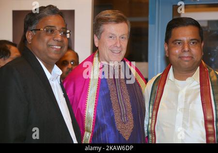 Il sindaco di Toronto John Tory (al centro) e il membro del Parlamento Gary Anandasangaree (a destra) partecipano alla ricezione federale del mese liberale Caucus Thai Pongal e Tamil Heritage che si è tenuta a Scarborough, Ontario, Canada, il 16 gennaio 2018. Il Parlamento canadese dichiarò ufficialmente il mese di gennaio come mese dell'eredità Tamil nel 2016. Il Canada ospita una delle più grandi diaspore tamil del mondo e si stima che oltre 300.000 tamil lo chiamino casa canadese. (Foto di Creative Touch Imaging Ltd./NurPhoto) Foto Stock