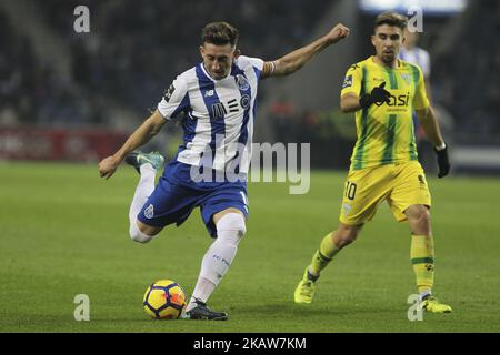 Hector Herrera, centrocampista messicano di Porto durante la partita della Premier League 2017/18 tra FC Porto e CD Tondela, al Dragao Stadium di Porto il 19 gennaio 2018. (Foto di Pedro Lopes / DPI / NurPhoto) Foto Stock