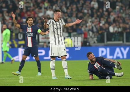 Stadio Allianz, Torino, Italia, 02 novembre 2022, Sergio Ramos (Paris Saint-Germain) ferito e Arkadiusz Milik (Juventus FC) durante Juventus FC vs Foto Stock