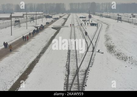 Una vista invernale di Auschwitz II-Birkenau, un campo di concentramento e sterminio nazista tedesco, pochi giorni prima del 73rd° anniversario della liberazione del campo. Martedì 23 gennaio 2018, nel campo di concentramento di Auschwitz II-Birkenau, Oswiecim, Polonia. (Foto di Artur Widak/NurPhoto) Foto Stock