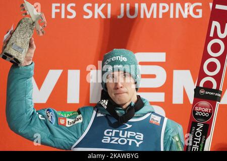 Anze Semenic di Slovenia festeggia il suo ruolo di leader dopo il suo secondo salto, durante il concorso individuale Large Hill alla FIS Ski Jumping World Cup, a Zakopane, Polonia, il 28 gennaio 2018. (Foto di Artur Widak/NurPhoto) Foto Stock