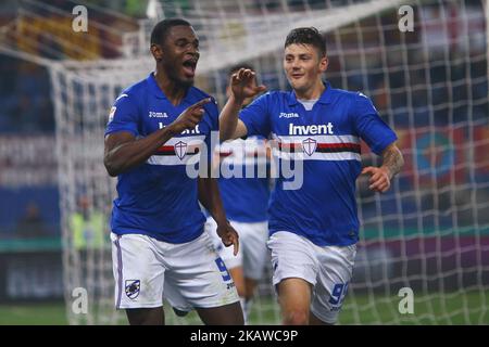 Duvan Zapata e Dawid Kownacki di Sampdoria festeggiano dopo il gol di 0-1 segnato durante la Serie Italiana Una partita di calcio tra A.S. Roma e Sampdoria allo Stadio Olimpico di Roma il 28 gennaio 2018. (Foto di Matteo Ciambelli/NurPhoto) Foto Stock