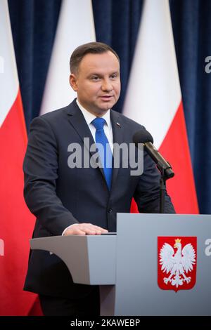 Il presidente polacco Andrzej Duda annuncia la sua decisione di firmare una legislazione che penalizza alcune dichiarazioni sull'Olocausto, al Palazzo Presidenziale di Varsavia, Polonia, il 6 febbraio 2018 (Foto di Mateusz Wlodarczyk/NurPhoto) Foto Stock