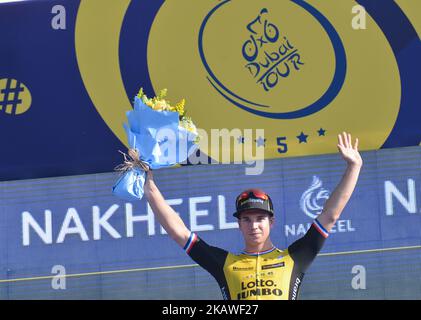 Dylan GROENEWEGEN olandese del Team LottoNL–Jumbo durante la cerimonia di premiazione dopo aver vinto il Nakheel Stage, 167 km di apertura del Tour di Dubai 2018, con partenza da Skydive Dubai e arrivo di fronte all'Atlantis a Palm Jumeirah. Martedì 6 febbraio 2018 a Dubai, Emirati Arabi Uniti. (Foto di Artur Widak/NurPhoto) Foto Stock