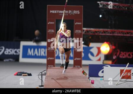 Katerina Stefanidi di Grecia compete in pole vault durante l'Athletics Indoor Meeting di Parigi 2018, presso l'AccorHotels Arena (Bercy) di Parigi, in Francia, il 7 febbraio 2018. (Foto di Michel Stoupak/NurPhoto) Foto Stock