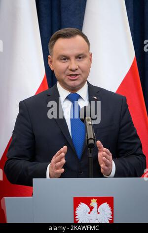 Il presidente polacco Andrzej Duda annuncia la sua decisione di firmare una legislazione che penalizza alcune dichiarazioni sull'Olocausto, al Palazzo Presidenziale di Varsavia, Polonia, il 6 febbraio 2018 (Foto di Mateusz Wlodarczyk/NurPhoto) Foto Stock