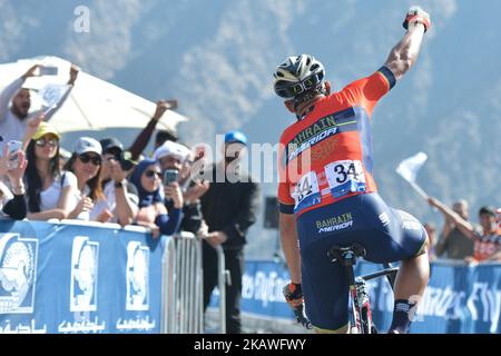 Il Sonny Colbrelli italiano del Bahrain-Merida Team festeggia dopo aver vinto il Dubai Municipal Stage, 172 km quarta tappa del Tour di Dubai 2018, con partenza da Skydive Dubai e arrivo alla diga di Hatta-Hatta. Venerdì 9 febbraio 2018, ad Hatta, Emirati di Dubai, Emirati Arabi Uniti. (Foto di Artur Widak/NurPhoto) Foto Stock