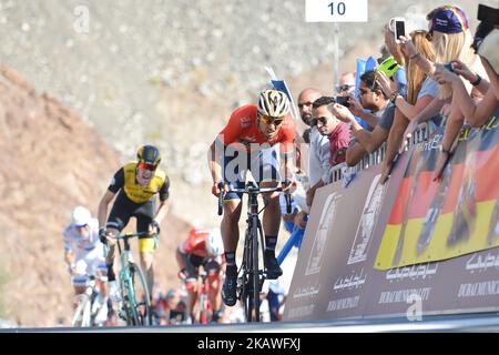 Sonny Colbrelli italiano del Bahrain-Merida Team sprint a vincere il Dubai Municipal Stage, 172 km quarta tappa del Tour di Dubai 2018, con partenza da Skydive Dubai e arrivo alla diga di Hatta-Hatta. Venerdì 9 febbraio 2018, ad Hatta, Emirati di Dubai, Emirati Arabi Uniti. (Foto di Artur Widak/NurPhoto) Foto Stock