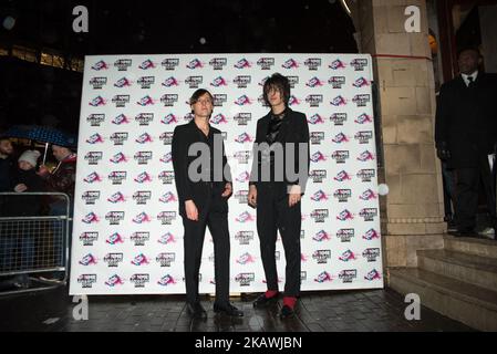 Rhys Webb (L) e Faris Badwan degli Orrori i VO5 NME Awards tenutisi alla Brixton Academy di Londra il 14 febbraio 2018. (Foto di Alberto Pezzali/NurPhoto) Foto Stock