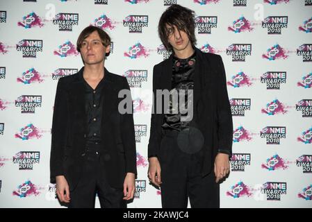 Rhys Webb (L) e Faris Badwan degli Orrori i VO5 NME Awards tenutisi alla Brixton Academy di Londra il 14 febbraio 2018. (Foto di Alberto Pezzali/NurPhoto) Foto Stock