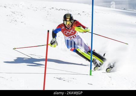 Nastasia Noens di Francia in gara nella finale femminile in slalom al Centro Alpino di Yongpyong, Pyeongchang, Corea del Sud il 16 febbraio 2018. (Foto di Ulrik Pedersen/NurPhoto) Foto Stock