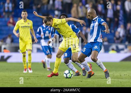 Villarreal Forward Enes Unal (15) e RCD Espanyol difensore Naldo (5) durante la partita tra RCD Espanyol vs Villarreal CF, per il giorno 24 della Liga Santander, suonata al RCD Espanyol Stadium il 18th febbraio 2018 a Barcellona, Spagna.(Photo by Urbanandsport/NurPhoto) Foto Stock