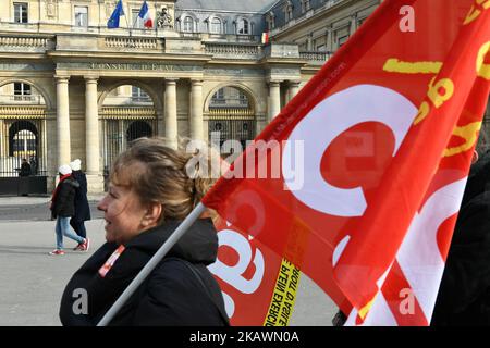 Sciopero a strati e protesta contro la legge sull'immigrazione in appello dell'OFPRA (Ufficio francese per i rifugiati e gli apolidi) a Parigi, in Francia, il 21 febbraio 2018. Gli avvocati protestano contro la legge sull'immigrazione proposta oggi al Consiglio dei ministri dal Ministro degli interni Gerard Collomb.(Foto di Julien Mattia/NurPhoto) Foto Stock