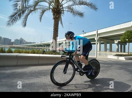 La tedesca Jasha Sutterlin del Movistar Team durante la quarta fase, 12,6km° crono individuale al Maryah Island Stage del Tour di Abu Dhabi 2018. Sabato 24 febbraio 2018, all'isola di al Maryah, Abu Dhabi, Emirati Arabi Uniti. (Foto di Artur Widak/NurPhoto) Foto Stock