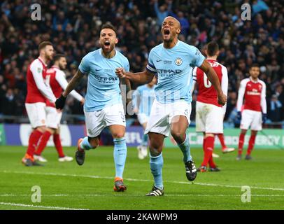 Vincent Kompany di Manchester City festeggia il secondo gol della Carabao Cup Final match tra l'Arsenale e Manchester City allo stadio di Wembley, Londra, Inghilterra il 25 febbraio 2018 (Photo by Kieran Galvin/NurPhoto) Foto Stock
