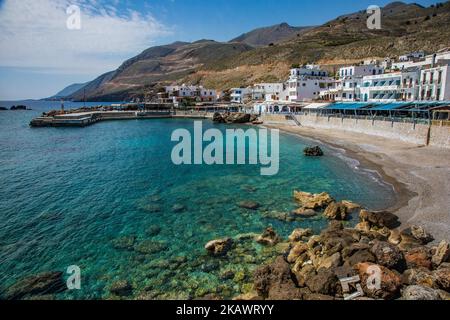 Il piccolo villaggio tradizionale di Chora Sfakion, Sfakia, Chania, parte meridionale dell'isola di Creta, Grecia. Il piccolo villaggio tradizionale di Chora Sfakion, regione di Sfakia, la Canea, parte meridionale dell'isola di Creta, Grecia. Sfakia è una zona montagnosa nella parte sudoccidentale dell'isola di Creta, appartenente all'unità regionale di Chania. I villaggi sono noti per la loro resistenza contro l'occupazione straniera specialmente nella seconda guerra mondiale Oggi è un grande villaggio turistico, con spiagge di acqua cristallina e paesaggi montagnosi. (Foto di Nicolas Economou/NurPhoto) Foto Stock