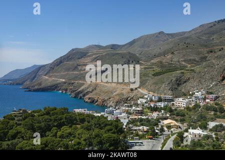 Il piccolo villaggio tradizionale di Chora Sfakion, Sfakia, Chania, parte meridionale dell'isola di Creta, Grecia. Il piccolo villaggio tradizionale di Chora Sfakion, regione di Sfakia, la Canea, parte meridionale dell'isola di Creta, Grecia. Sfakia è una zona montagnosa nella parte sudoccidentale dell'isola di Creta, appartenente all'unità regionale di Chania. I villaggi sono noti per la loro resistenza contro l'occupazione straniera specialmente nella seconda guerra mondiale Oggi è un grande villaggio turistico, con spiagge di acqua cristallina e paesaggi montagnosi. (Foto di Nicolas Economou/NurPhoto) Foto Stock