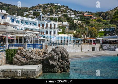 Il piccolo villaggio tradizionale di Chora Sfakion, Sfakia, Chania, parte meridionale dell'isola di Creta, Grecia. Il piccolo villaggio tradizionale di Chora Sfakion, regione di Sfakia, la Canea, parte meridionale dell'isola di Creta, Grecia. Sfakia è una zona montagnosa nella parte sudoccidentale dell'isola di Creta, appartenente all'unità regionale di Chania. I villaggi sono noti per la loro resistenza contro l'occupazione straniera specialmente nella seconda guerra mondiale Oggi è un grande villaggio turistico, con spiagge di acqua cristallina e paesaggi montagnosi. (Foto di Nicolas Economou/NurPhoto) Foto Stock