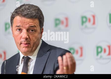 L'ex primo Ministro e leader del Partito democratico (Partito democratico) Matteo Renzi entra in conferenza stampa il 5 marzo 2018 presso la sede del partito a Roma. Renzi si dimise come leader del partito dopo una sconfitta importante nelle elezioni di domenica, quando la coalizione di centro-sinistra raccolse appena il 22,85 per cento dei voti. ©MicheleSpatari (Foto di Michele Spatari/NurPhoto) Foto Stock