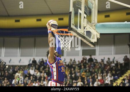 La bestia Douglas dei Globetrotters di Harlem in azione durante un gioco di mostra a PalaRuffini il 06 marzo 2018 a Torino. (Foto di Massimiliano Ferraro/NurPhoto) Foto Stock